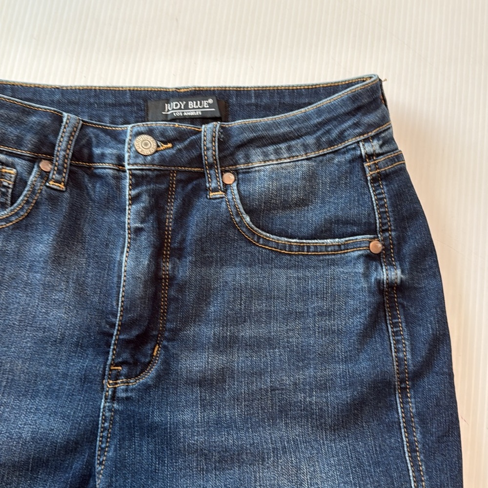 Judy Blue #JB150286 High Rise Tummy Control Denim Shorts (L) - Picture 3 of 9